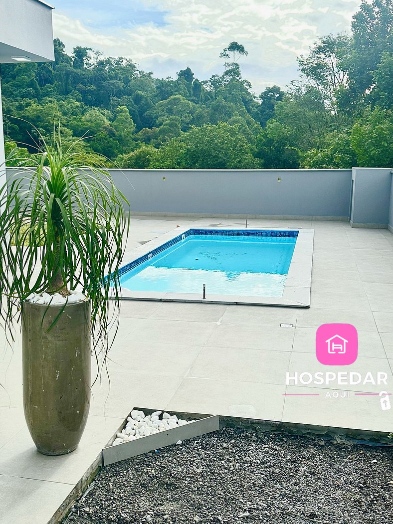 Casa luxuosa com piscina e hidromassagem!